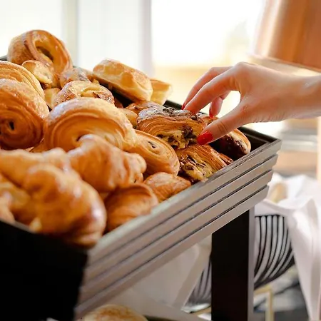 Mondrian Hotel 5*